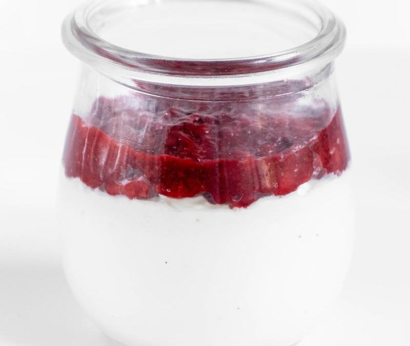 Keto Erdbeer Cheesecake im Glas