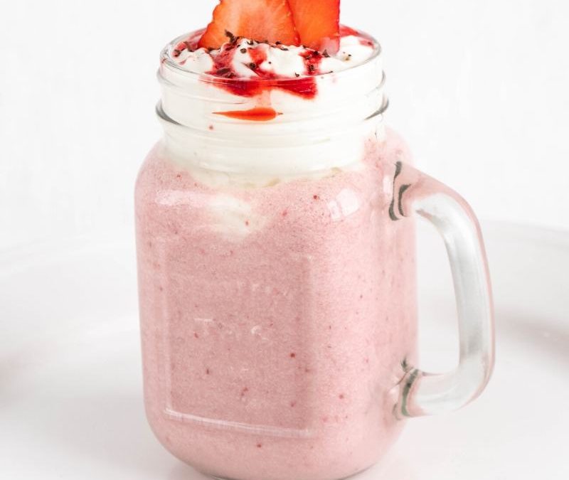 Keto Erdbeer Milchshake