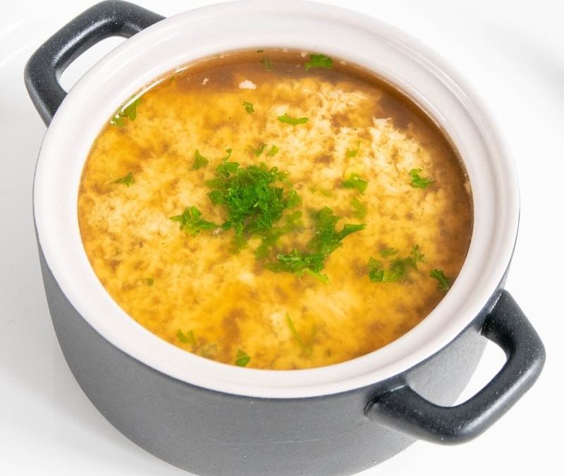 Keto “Stracciatella” Suppe (Italienische Eiersuppe)