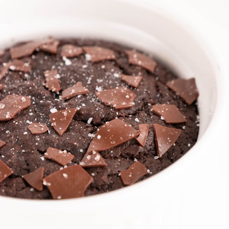 5-Minuten Low Carb Keto Schoko Brownie Tassenkuchen ohne Mehl & ohne Kohlenhydrate aus der Mikrowelle Mobile Featured Image
