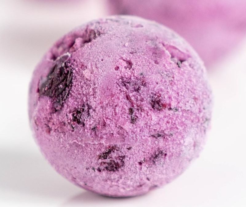 Gefrorene Keto Blaubeer Cheesecake Fat Bombs