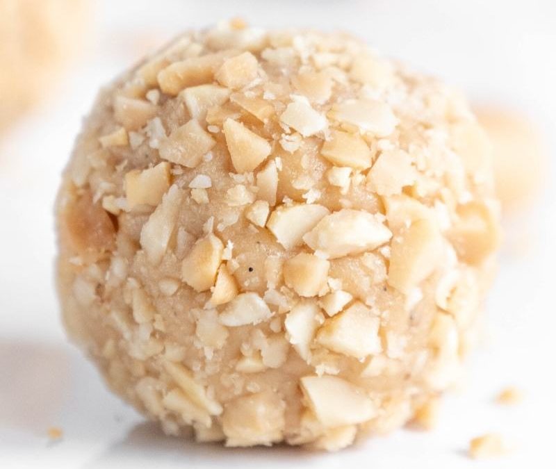 Crunchy Keto Erdnuss Fat Bombs