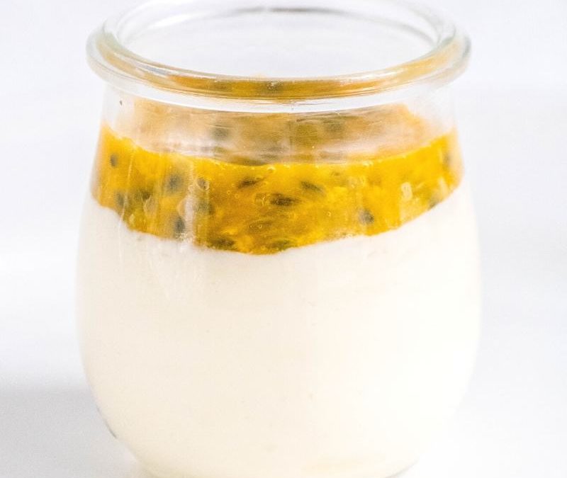 Keto Passionsfrucht Cheesecake im Glas