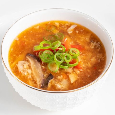 Keto Sauer-Scharf-Suppe