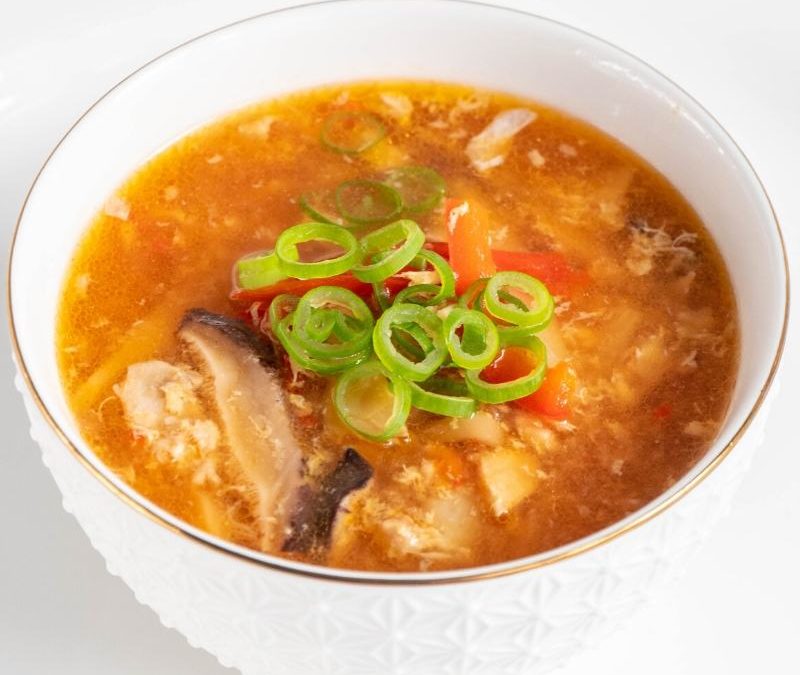 Keto Sauer-Scharf-Suppe