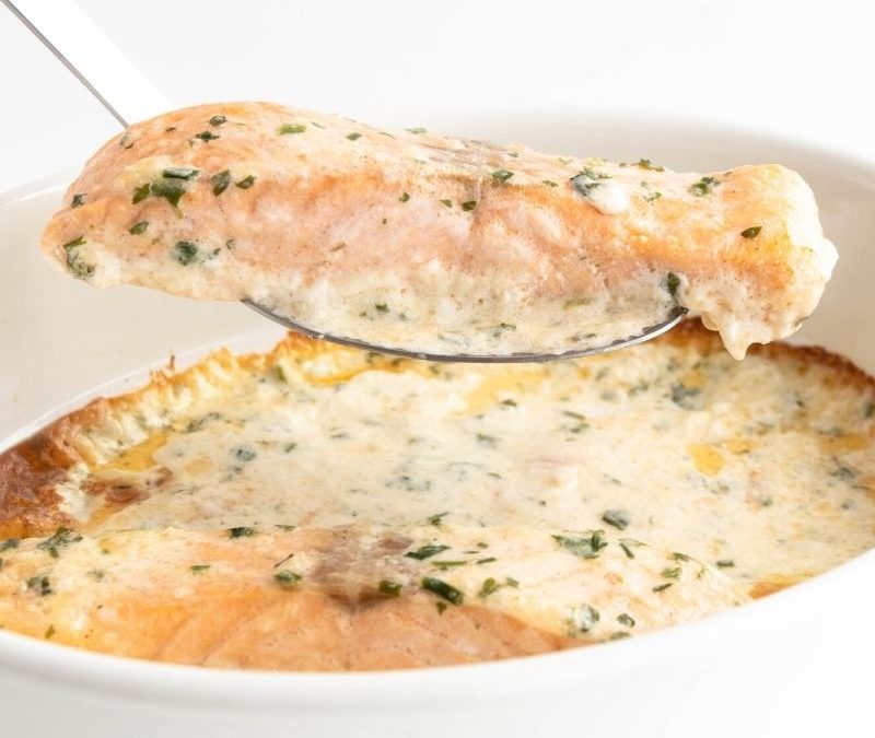 Low Carb Lachsfilets in Kräuter-Sahne-Sauce