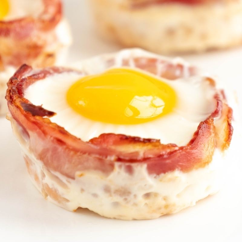 Gesunde Low Carb Bacon & Ei-Frühstücksmuffins aus der Muffinform Mobile Featured Image