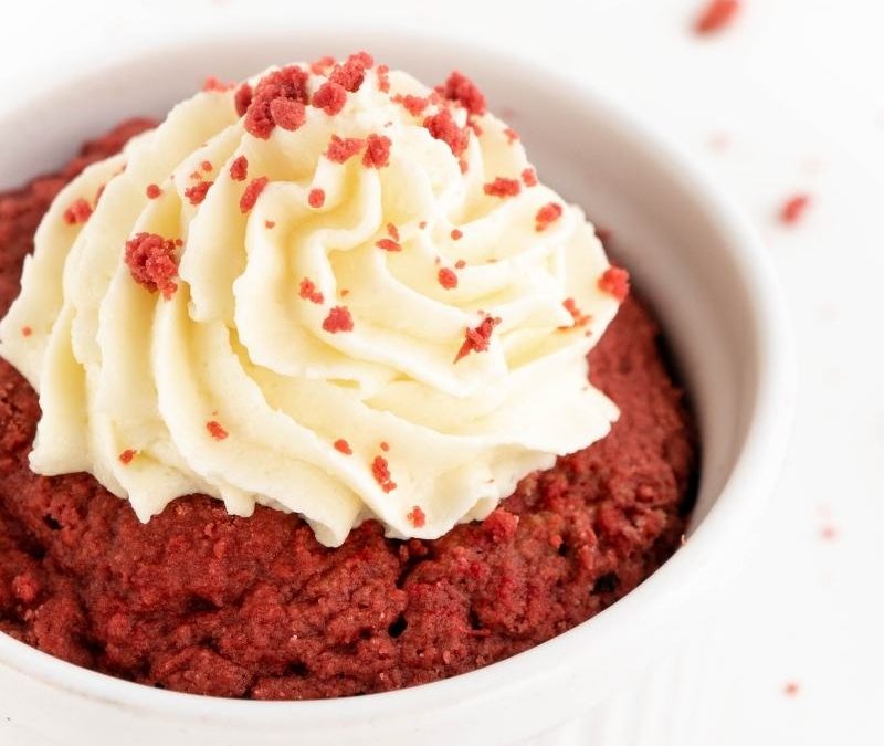 Keto Red Velvet Tassenkuchen