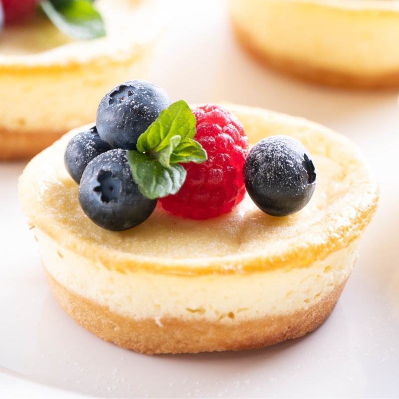Einfache Low Carb und Keto Cheesecake Muffins ohne Zucker und ohne Mehl Mobile Featured Image