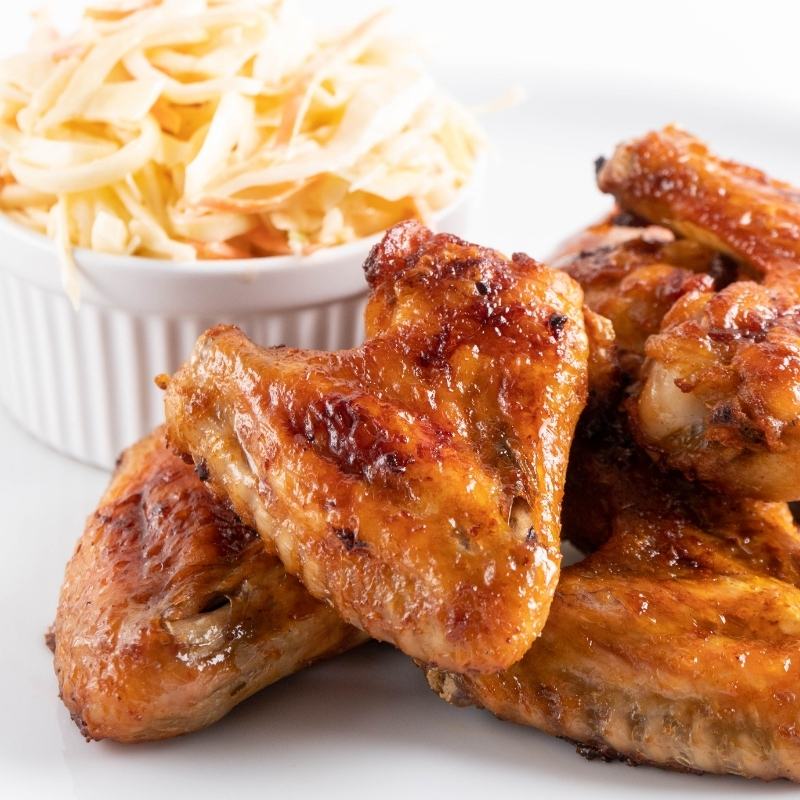 Knusprige Keto Chicken Wings mit Coleslaw - ketogenes Abendessen ohne Kohlenhydrate Mobile Featured Image