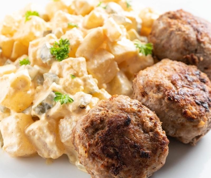 Keto Frikadellen mit Kartoffelsalat