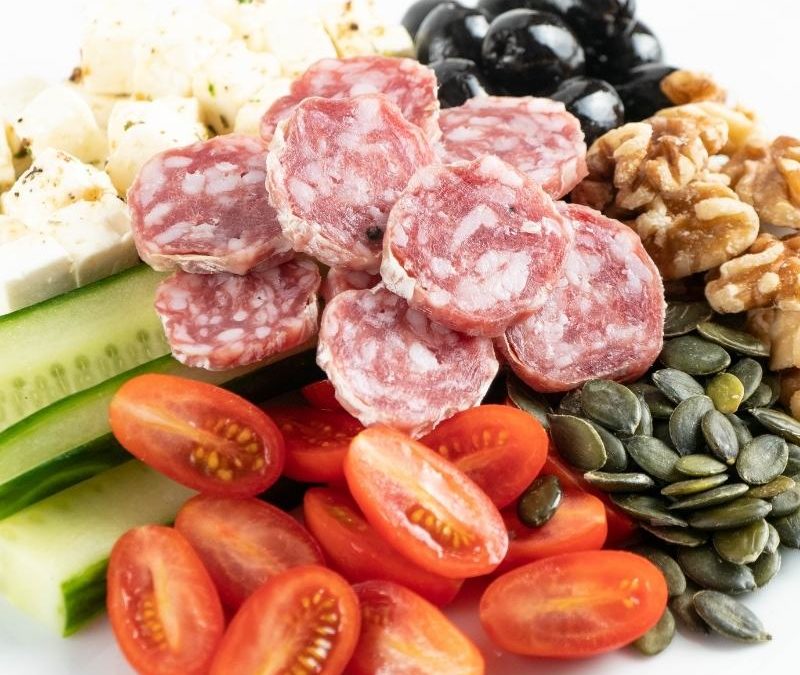 Mediterrane Keto Frühstücksplatte