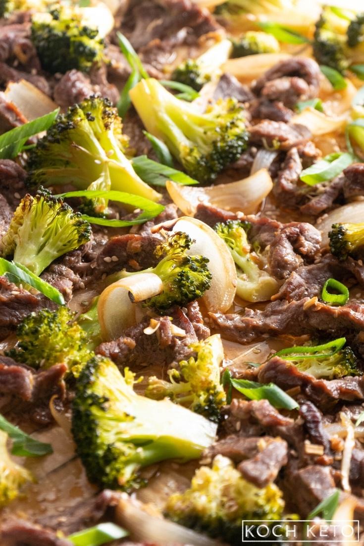 Asiatisches Keto Rinder-Brokkoli-Blech Abendessen ohne Kohlenhydrate Image #1