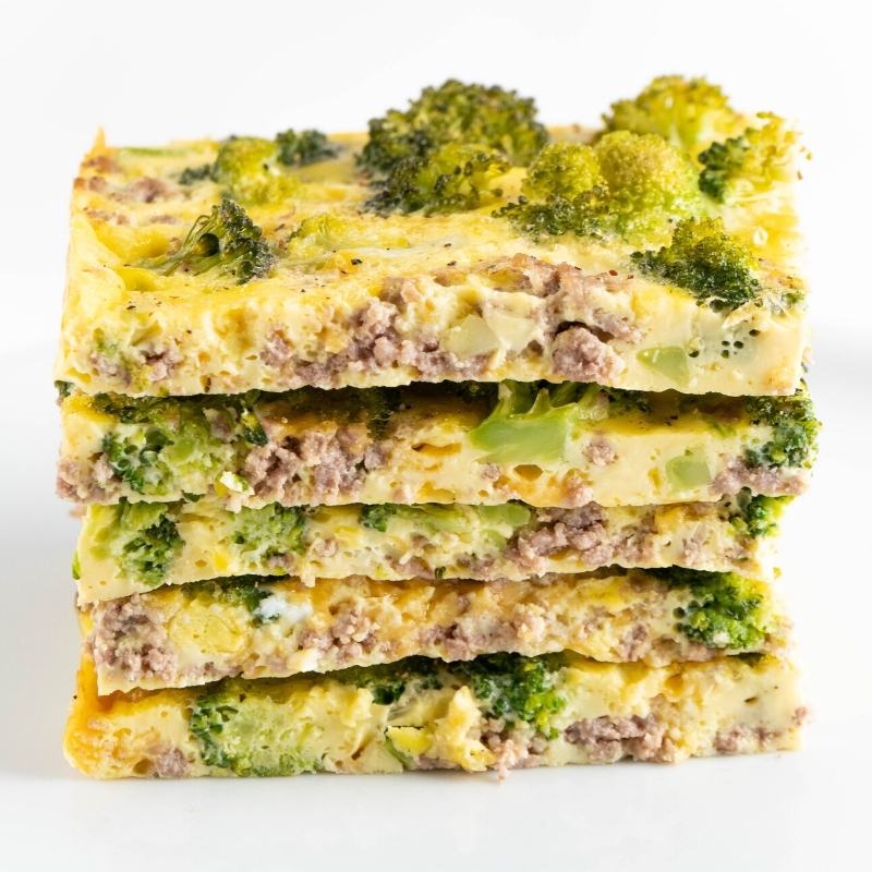 Einfaches Keto Frühstück: Low Carb Brokkoli-Hack-Frittata vom Blech ohne Kohlenhydrate Mobile Featured Image