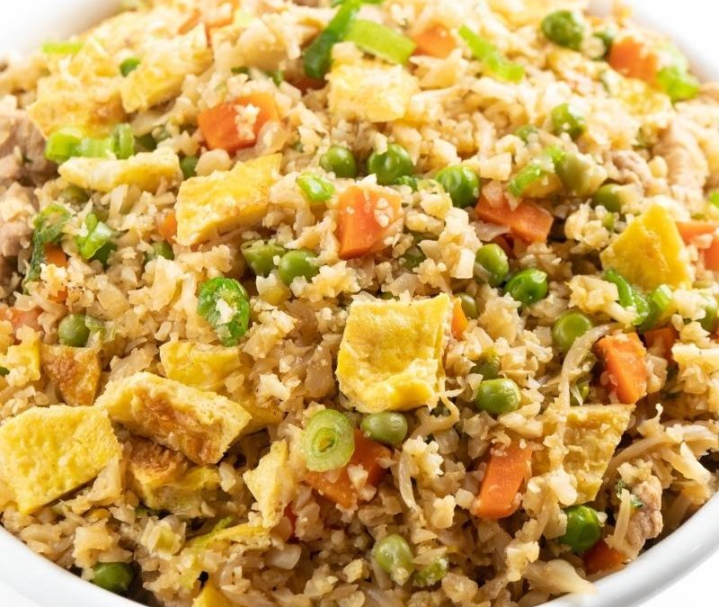 Gebratener Keto Blumenkohlreis chinesischer Art