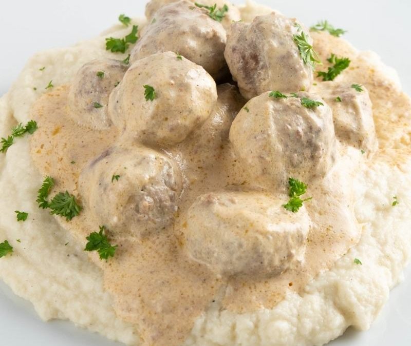 Keto Hackbällchen in Senf-Sauce