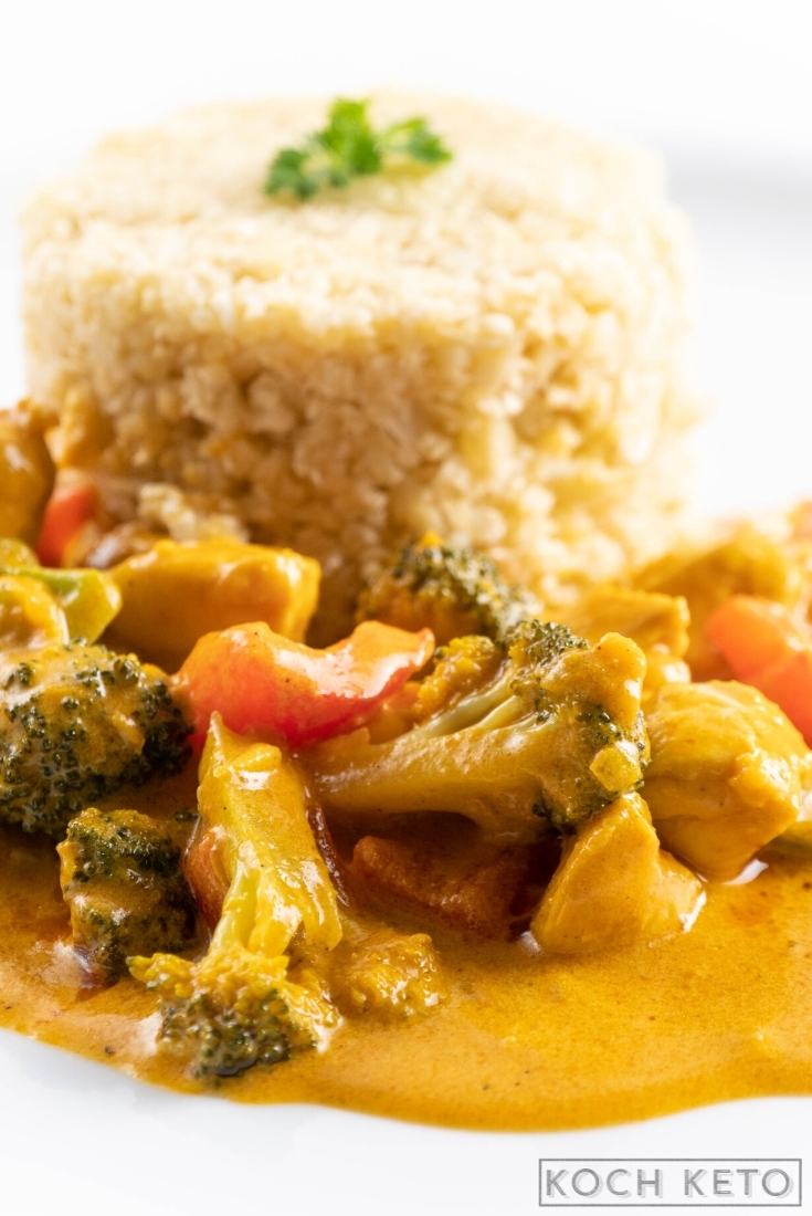Leckeres Low Carb Hähnchen Curry mit Kokosmilch & Gemüse ohne Kohlenhydrate Image #1