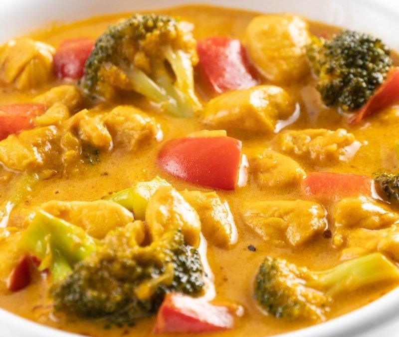 Keto Hähnchen Kokos Curry