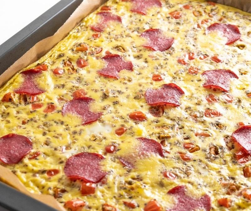 Keto Pizza Frittata vom Blech