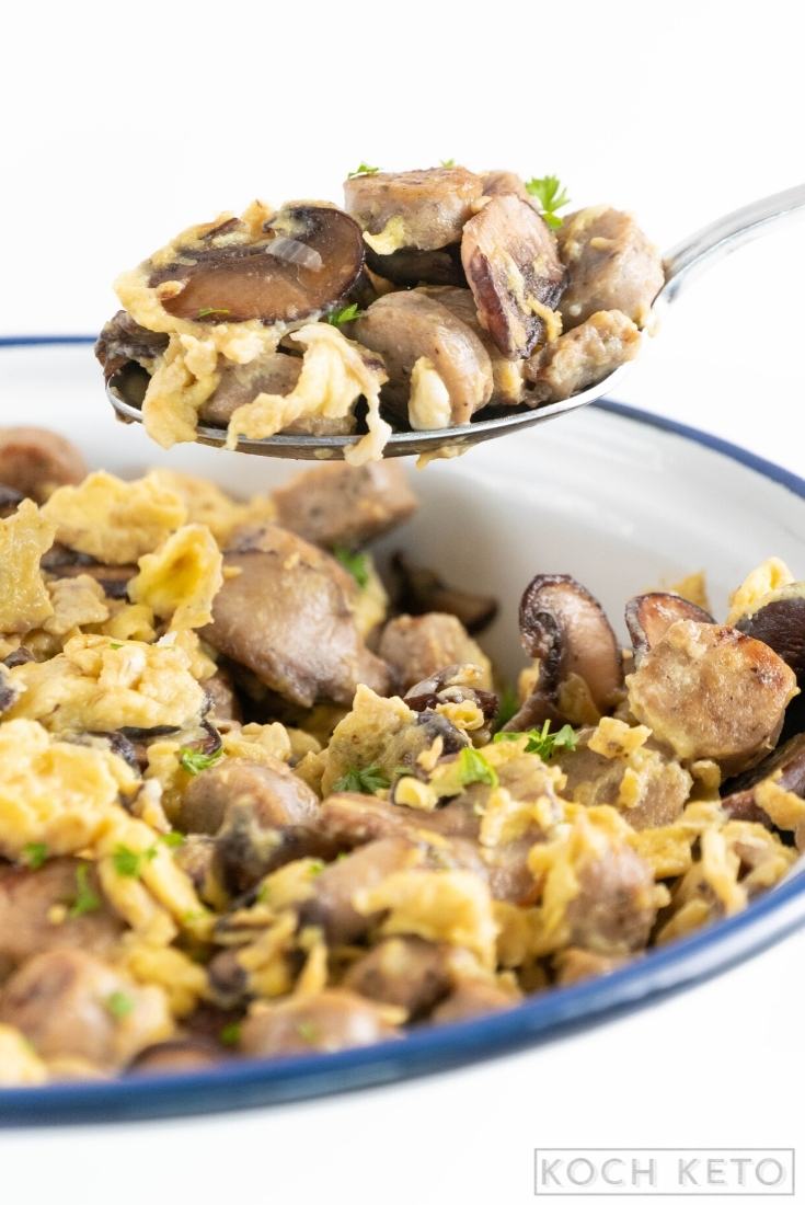 Tolles Frühstück: Low Carb Wurst-Pilz-Pfanne mit Ei ohne Kohlenhydrate Image #1
