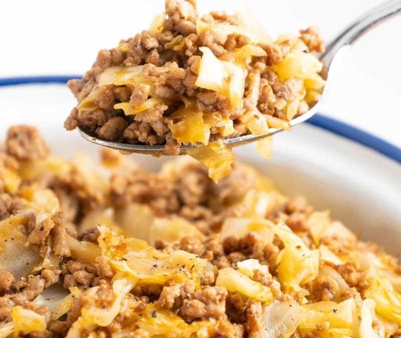 Keto Spitzkohl-Hackfleisch-Pfanne