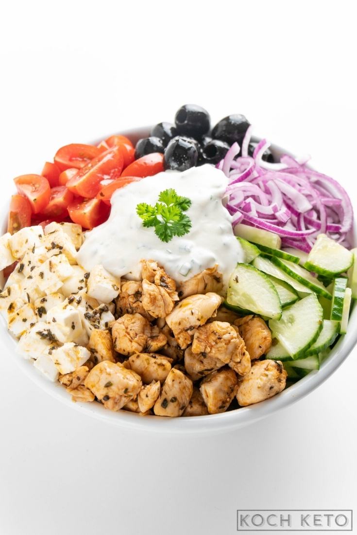 Griechische Low Carb Hähnchen-Feta-Bowl - schnelles ketogenes Mittagessen ohne Kohlenhydrate Image #1