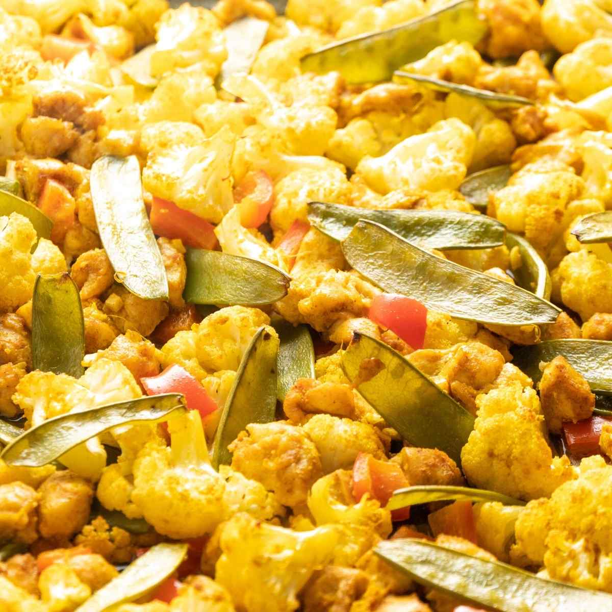 Mega einfaches Low Carb Hähnchen-Curry vom Blech zum schnellen Keto Abendessen Mobile Featured Image