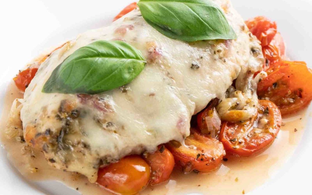 Gebackenes Keto Hähnchen Caprese