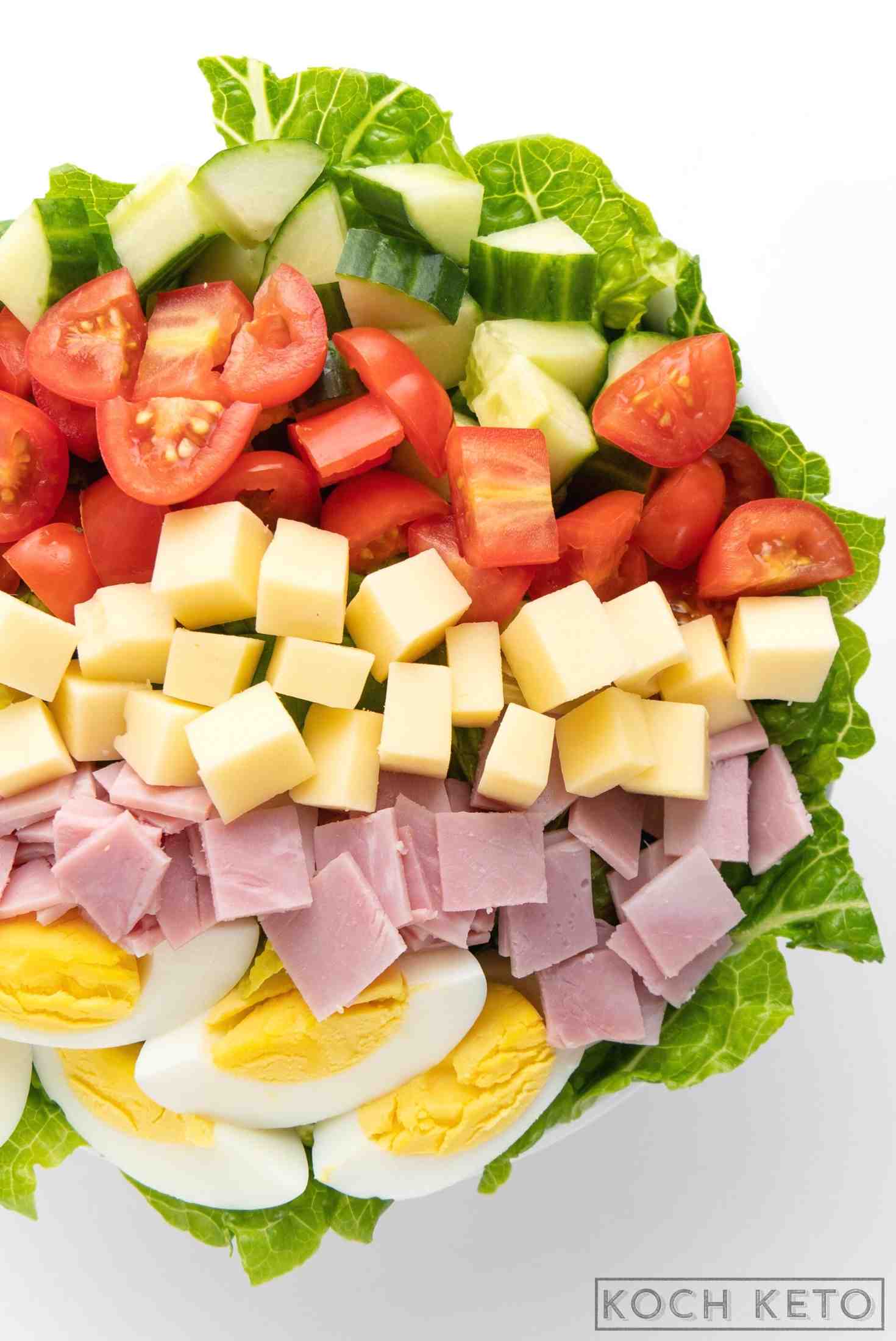 Low Carb Chef-Salat mit Schinken und Käse zum kohlenhydratarmen Abendessen Image #1