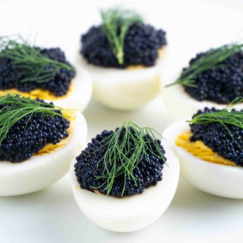 Gekochte Keto Eier mit Kaviar