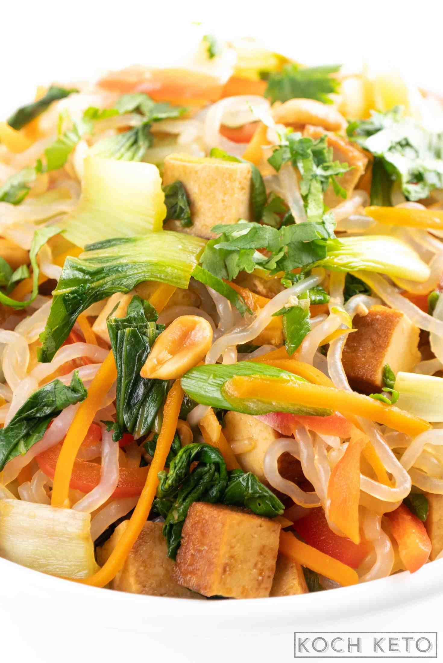 Mega leckerer Low Carb Glasnudelsalat mit Tofu zum veganen Abendessen ohne Kohlenhydrate Image #1