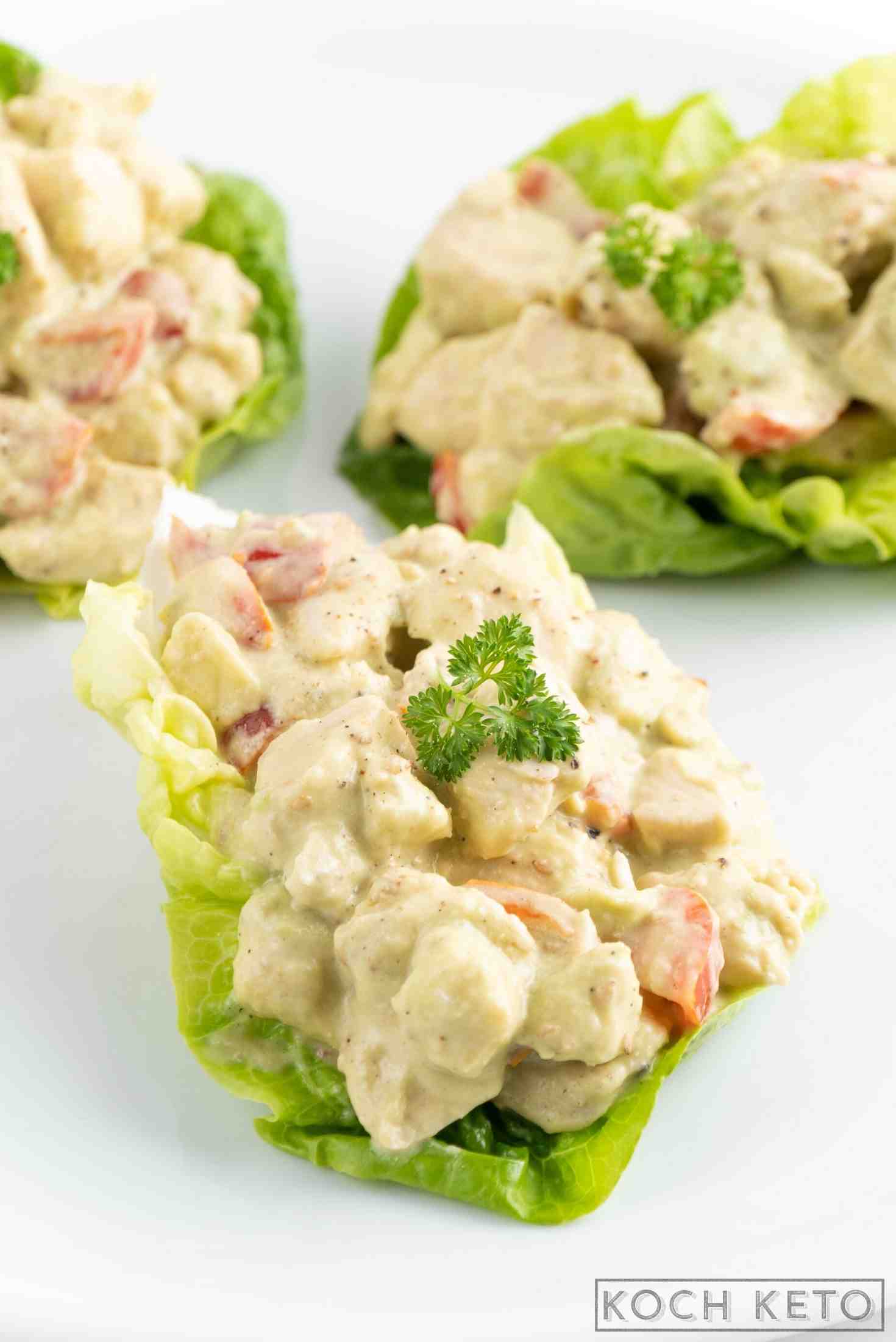 Schnelle Low Carb Hähnchen-Salat-Schiffchen als kohlenhydratarmes Frühstück ohne Eier Image #1