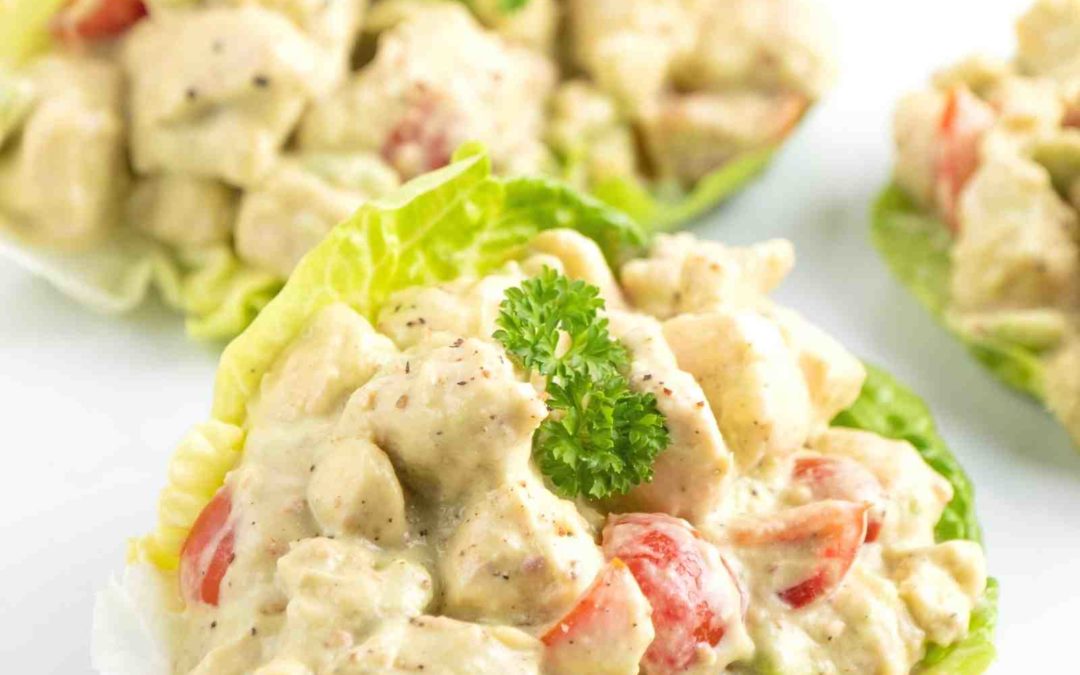 Keto Hähnchen-Salat-Schiffchen