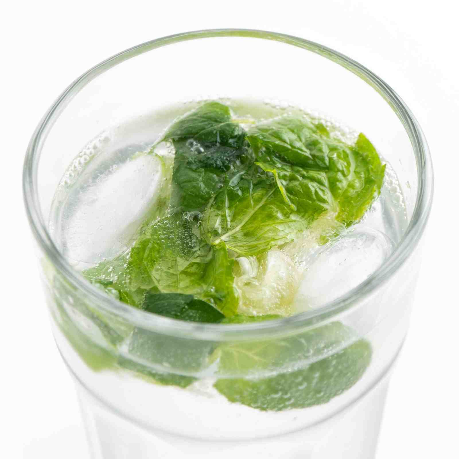 Erfrischende Low Carb Limetten-Minze-Schorle ohne Zucker als Keto Getränk ohne Kohlenhydrate Mobile Featured Image