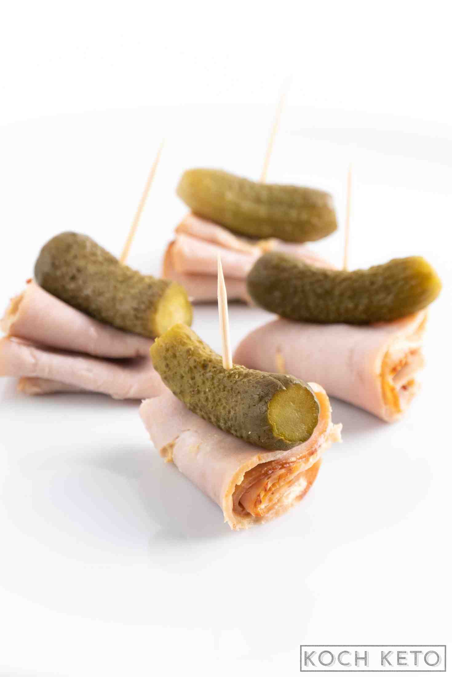 Einfache Schweinebraten-Gürkchen-Häppchen als Keto Snack ohne Kochen Image #1